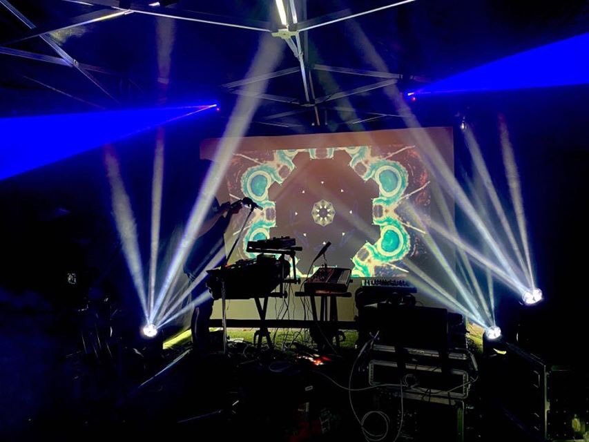 Who brings lasers to a live stream? <a href="/elmaorkestra/">Eoin O’Callaghan</a> &amp; I do! 10pm tonight. BORDERS THE LIVE STREAM. Tickets here: link.dice.fm/yf2rNlpbb7 <a href="/QuietArch/">QuietArch</a> ✌🏻