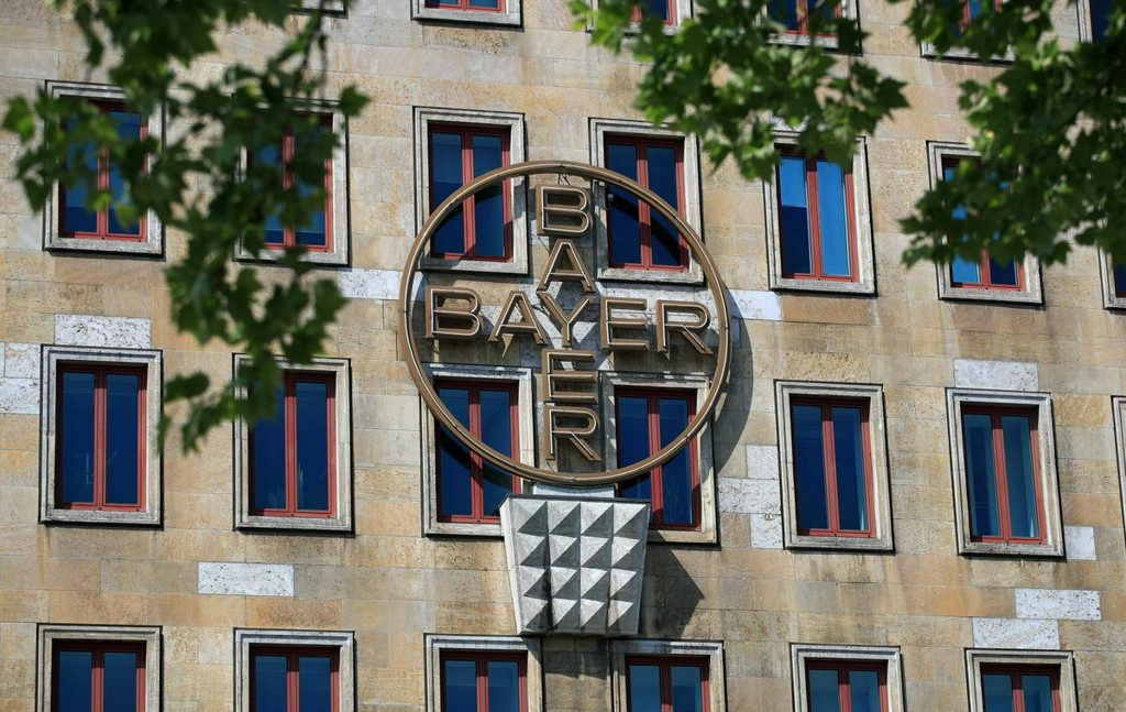 Reuters's tweet photo. Bayer settles Roundup cancer lawsuits for up to $10.9 billion https://t.co/8pN7juXQm7 https://t.co/ywRyaDDsEm