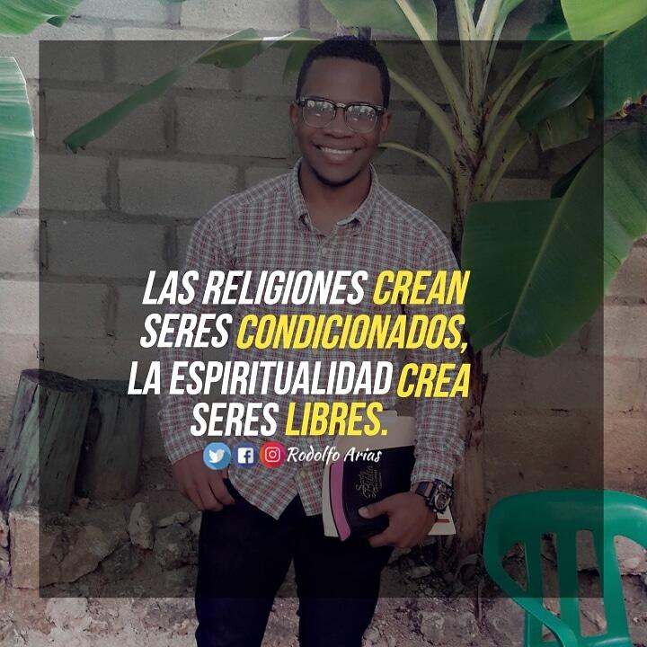 rodolfoarias92's tweet photo. Seguir las pisadas de Cristo ayuda a comprender de manera màs clara lo que Dios espera de cada uno. 👣👣👣👣 👣#rodolfoarias #frases #amor #frasesdeamor #love #vida #escritos #frasesmotivadoras #poesia #frasesinspiradoras #like #pensamientos #motivacion #instagram #reflexiones https://t.co/5VC1G8CPso