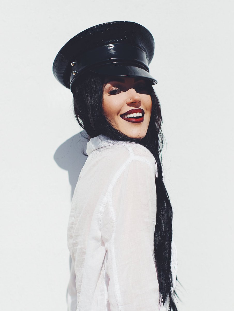 Who’s your #wcw ? Mine is <a href="/laurawilde/">Laura Wilde</a> <a href="/LXofficialmusic/">L X</a> so lucky to have these two badass girlfriends!