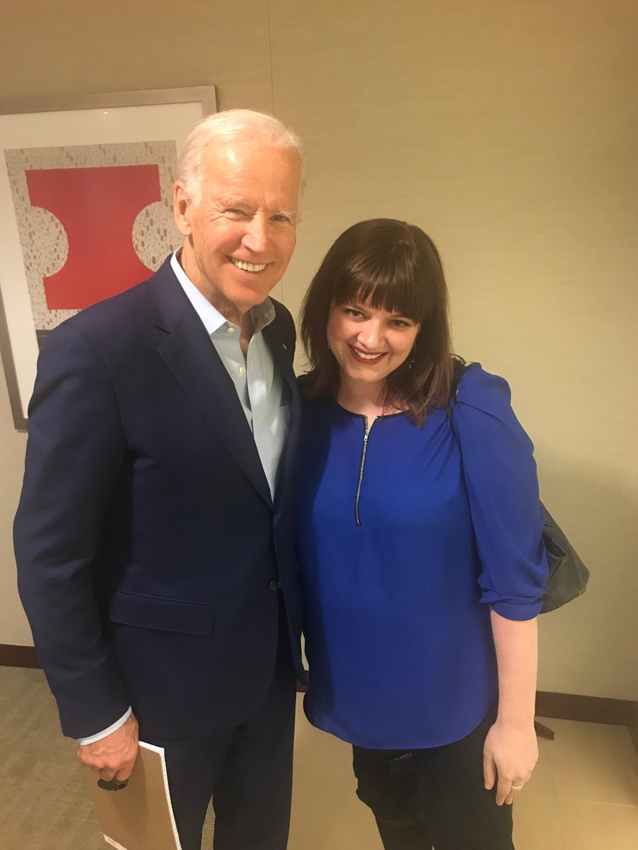 The VP came over & I tried to play it cool. "Well, my Grammy would be furious if she knew I was at a meeting with you & didn't get a photo." "Grammy?" the VP said, perking up as we posed for the photo you can see here. "Let's call her!" /7