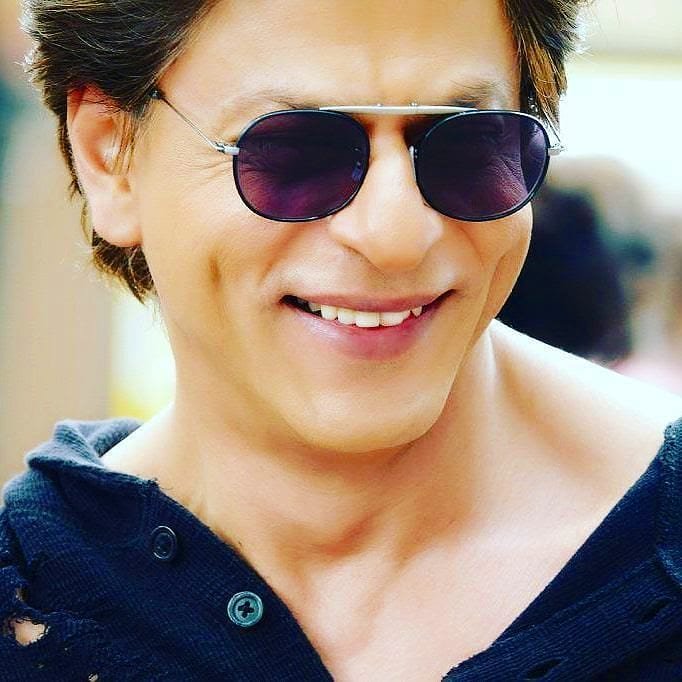 Chota_SRK_'s tweet photo. Bollywood Can Create 100 SALMAN &amp; AAMIR But Only GOD Can Create One ShahRukh.❤❤🙏
#28GoldenYearsOfSRK #SRK #SRKISLIFE #LuvYouSRK #KINGKHAN #BAADSHAH https://t.co/jCHPh3skje