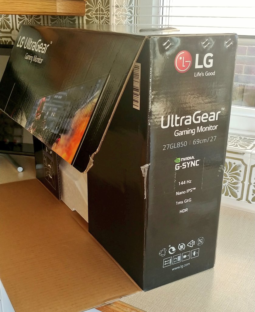 Chris_D_'s tweet photo. My band new @LGUK @LGGaming #UltraGear #27GL850 monitor turned up today thanks to a speedy next day delivery from @curryspcworld .

Can't wait to see what this #NanoIPS #1ms display can do.

My god just the desktop alone is so much better than my previous monitor. https://t.co/UtAe2toeTT