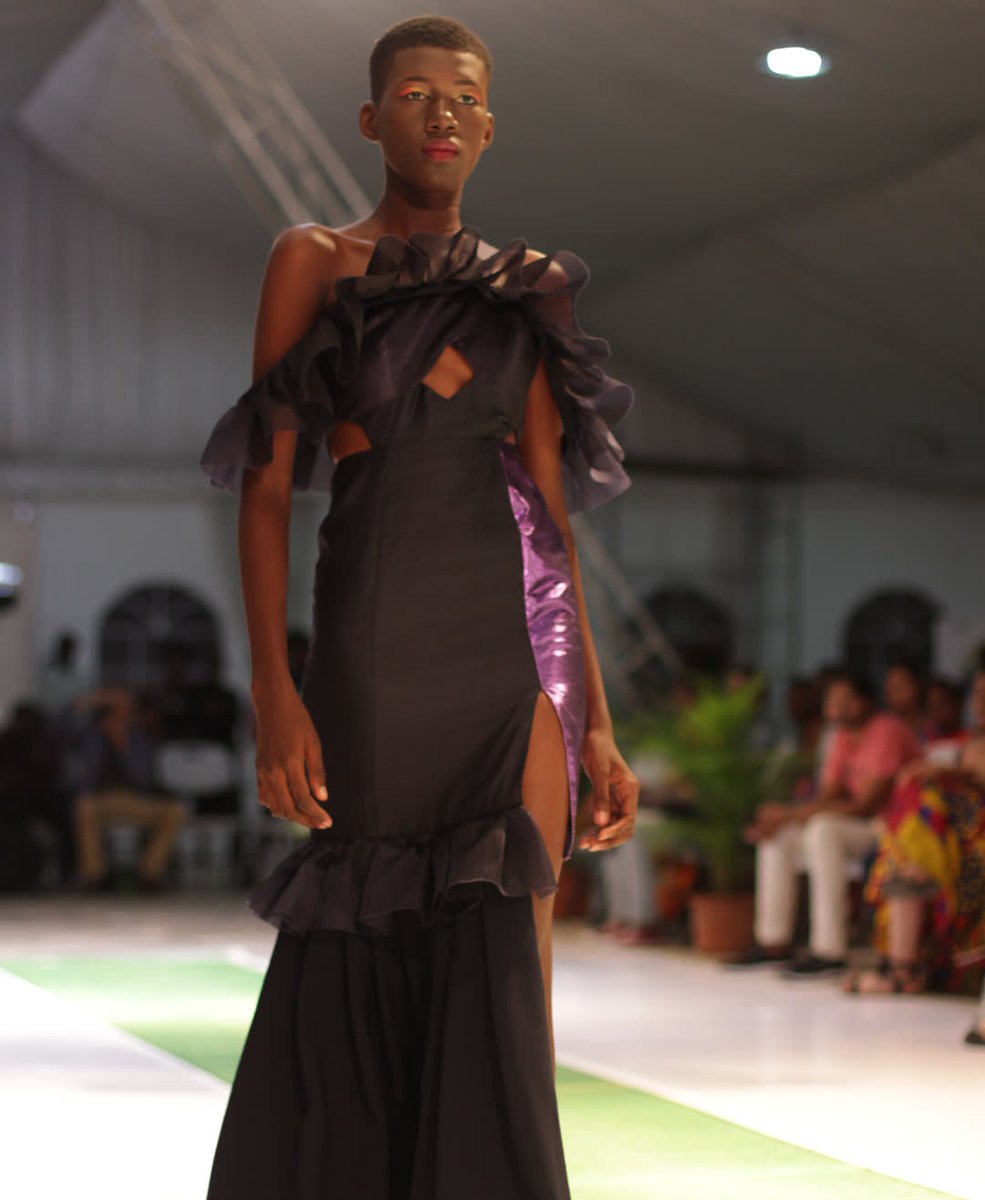 MimineAg's tweet photo. Runway throwback https://t.co/dGUxFdWTTF