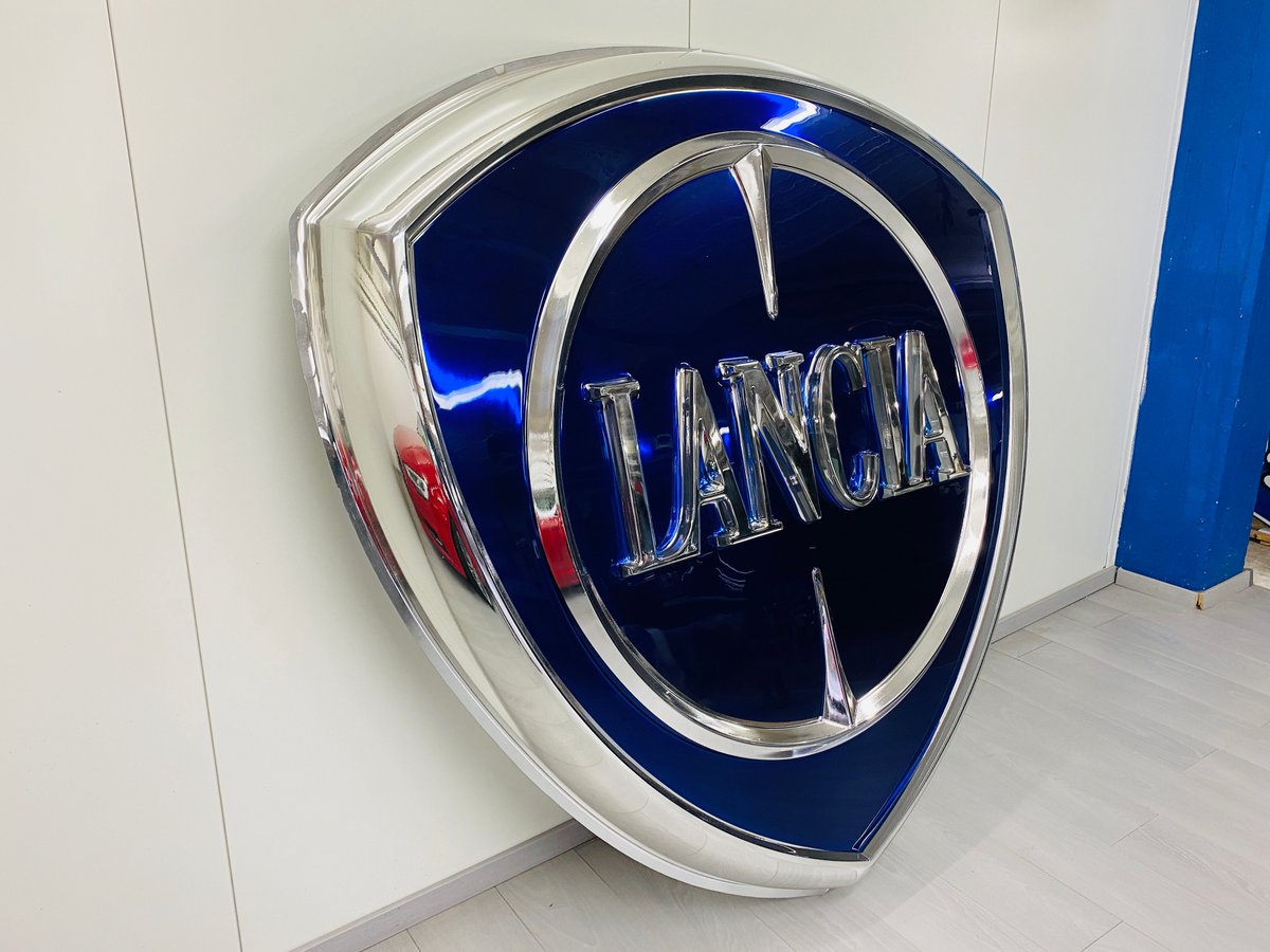HalmoAuto's tweet photo. Fantastic original Alfa Romeo sign from the '70, big dimension, 1,50 meters diameter...FOR SALE!!!

#alfaromeo33stradale #alfaromeo33 #alfaromeotz1 #alfaromeotz2 #alfaromeoart #alfaromeosign #alfaromeodesign #alfaromeogadgets #automobilia #retromobile #artsculpture #carsculpture https://t.co/7CRQppwicy