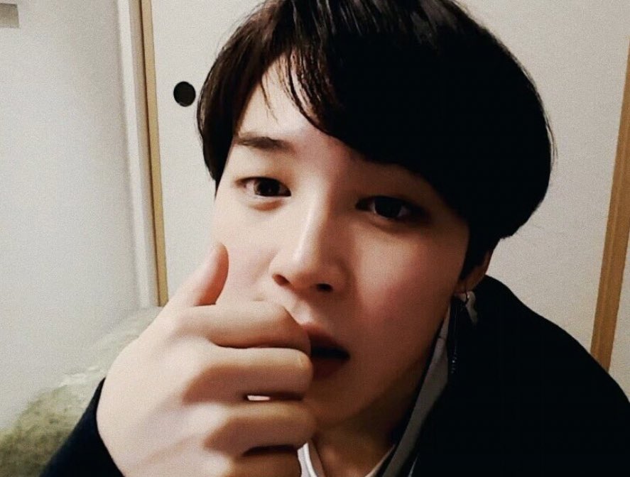 he literally lifted his shirt??!?!