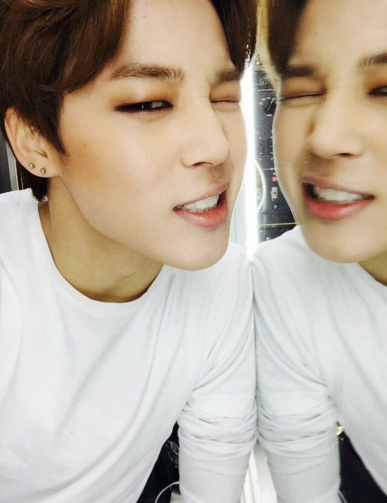 he literally lifted his shirt??!?!