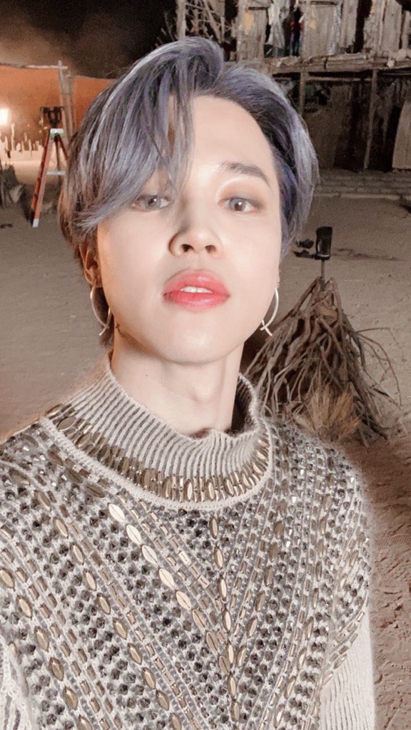 he literally lifted his shirt??!?!