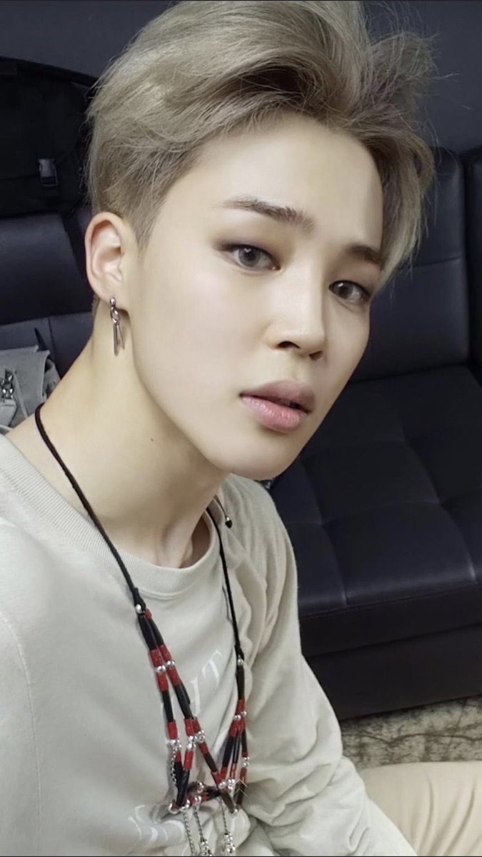 he literally lifted his shirt??!?!