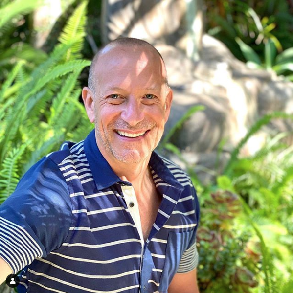 RealClever's tweet photo. Meet Jon Bailey (@2DadsWBaggage), CLEVER influencer + travel blogger who, along w/his family, shares stories about two dads raising two daughters in today's world. This year they're supporting @TrevorProject for Give OUT Day. Learn more on our blog! https://t.co/kXVgi3TJSN https://t.co/w5uyD9Be2Y