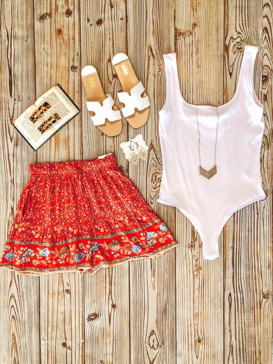 ShopEntourage's tweet photo. Our summer staples 🌞 #shopentourage #alwaysentourage https://t.co/9szlK4CC9E