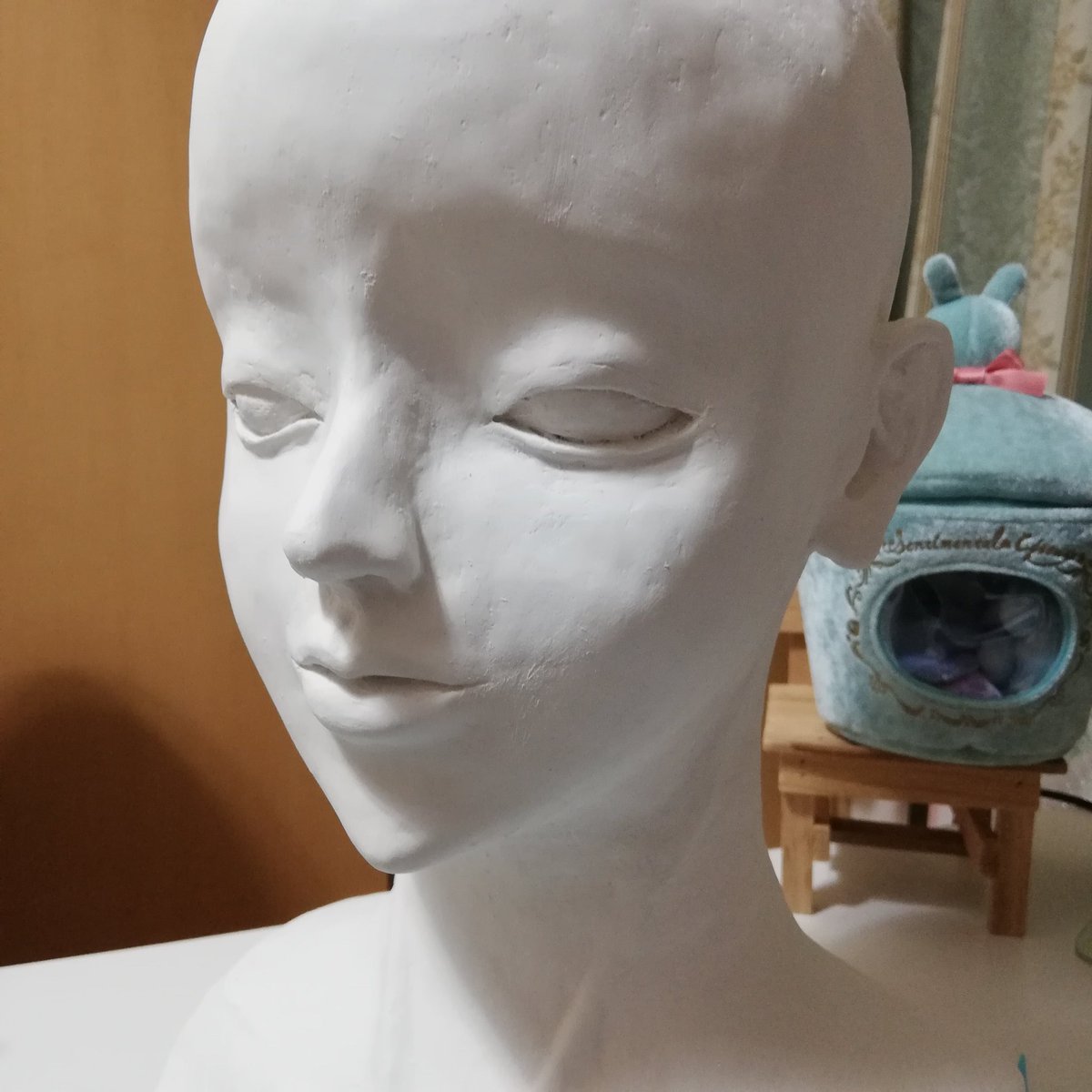 のの乃 100均のヘッドマネキンを芯に作っている自作ヘッドマネキン トルソー ですが こうなりました 大体の造形はほぼ完成で あとは形を整えてヤスリをかけて色を塗る工程が残っているよ