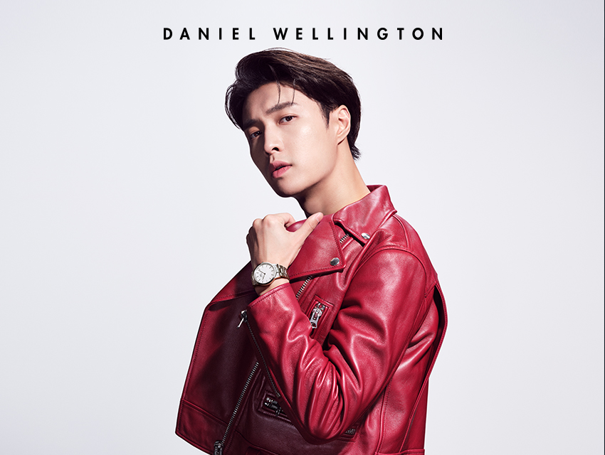 samtidig strand Rasende Daniel Wellington on Twitter: "Daniel Wellington global brand ambassador  @layzhang sporting the new Iconic Link 40mm with a silver finish and a  white dial. #LayZhang #DanielWellington https://t.co/owcxw1rKl5" / Twitter
