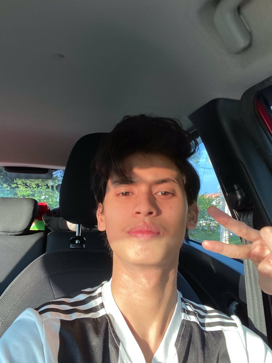Dqnish__'s tweet photo. Dulu rambut setiap bulan kene cantas ngn ckgu, jgn bce smpai hbis https://t.co/QIz8qrFLGO