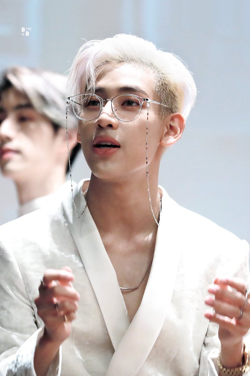 _52mm's tweet photo. เซ็ทนี้คื��หล่อเกินต้านทานมาก🥺
ทั้งชุดทั้งทรงผมสีผม ดีไปหมด ลงตัวมากกกกก
@BamBam1A #แบมแบม #BamBam
cr.B IS THE B💕 https://t.co/7SPy2xd9Ko