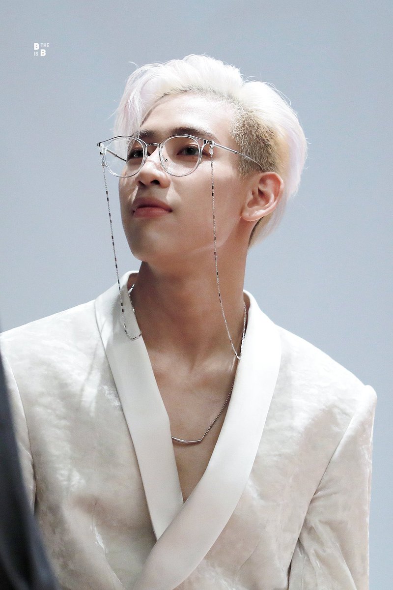 _52mm's tweet photo. เซ็ทนี้คื��หล่อเกินต้านทานมาก🥺
ทั้งชุดทั้งทรงผมสีผม ดีไปหมด ลงตัวมากกกกก
@BamBam1A #แบมแบม #BamBam
cr.B IS THE B💕 https://t.co/7SPy2xd9Ko