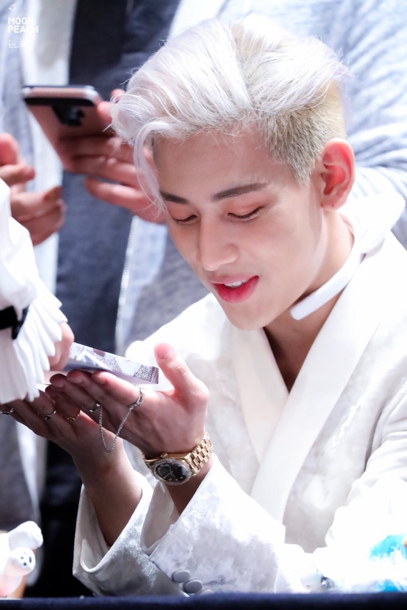 _52mm's tweet photo. หลงไหลเซ็ทนี้จริงๆ
ดีไปหมดดดดดดดดดดด อีก 10 ปีผ่านไปก็หวีดเหมือนเดิม 🥺🥺

@BamBam1A #แบมแบม #BamBam
cr.bambimyboo https://t.co/l9dvy4zAxQ