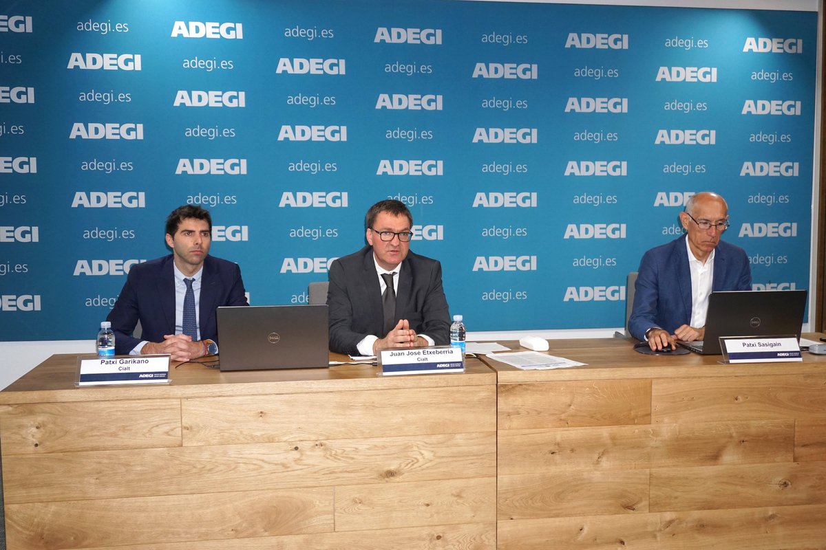 CIALT's tweet image. 📍Ayer, Juanjo Etxeberria y Patxi Garikano, socio y asesor fiscal de @CIALT, estuvieron en @ADEGI analizando las nuevas herramientas tributarias en #Gipuzkoa como el #CarryBack destinadas a la reactivación económica y hacer frente al #COVID19

➡️📹bit.ly/3fNIoCE