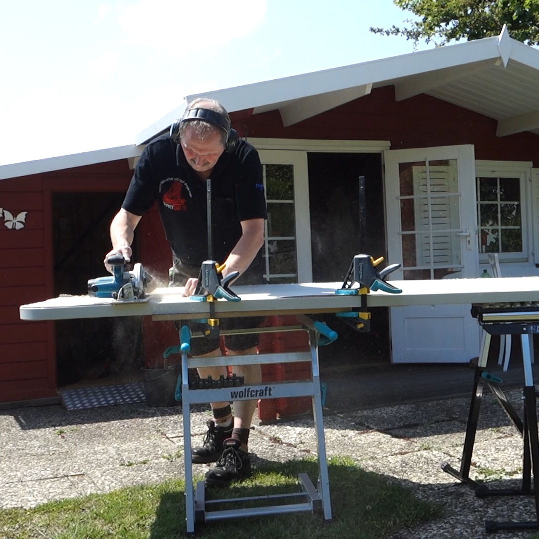 wolfcraft_DE's tweet photo. Unser Freund Rainer hat in den letzten Wochen seiner Gartenhütte saniert. 💪😎 Dabei kamen neben dem Arbeitstisch Master 700 auch unsere flexiblen Rollenböcke zum Einsatz! 😍😊 Was ist dein Sommerprojekt? 👀
#wolfcraft #gartenhaus #sanierung #arbeitstisch #master700 https://t.co/SSUGi1Uwtt