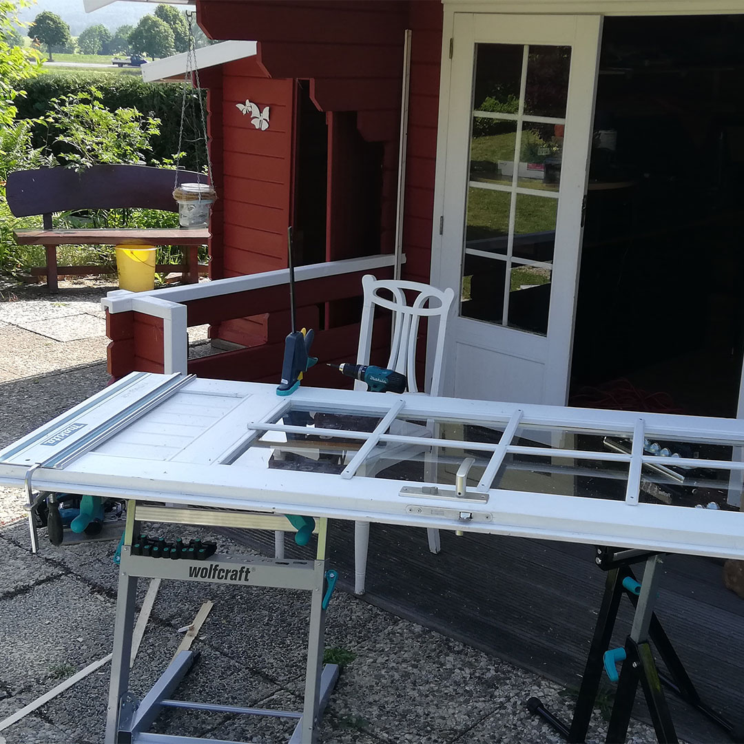 wolfcraft_DE's tweet photo. Unser Freund Rainer hat in den letzten Wochen seiner Gartenhütte saniert. 💪😎 Dabei kamen neben dem Arbeitstisch Master 700 auch unsere flexiblen Rollenböcke zum Einsatz! 😍😊 Was ist dein Sommerprojekt? 👀
#wolfcraft #gartenhaus #sanierung #arbeitstisch #master700 https://t.co/SSUGi1Uwtt