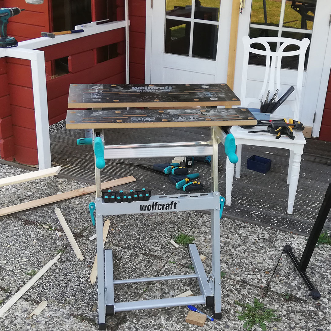 wolfcraft_DE's tweet photo. Unser Freund Rainer hat in den letzten Wochen seiner Gartenhütte saniert. 💪😎 Dabei kamen neben dem Arbeitstisch Master 700 auch unsere flexiblen Rollenböcke zum Einsatz! 😍😊 Was ist dein Sommerprojekt? 👀
#wolfcraft #gartenhaus #sanierung #arbeitstisch #master700 https://t.co/SSUGi1Uwtt