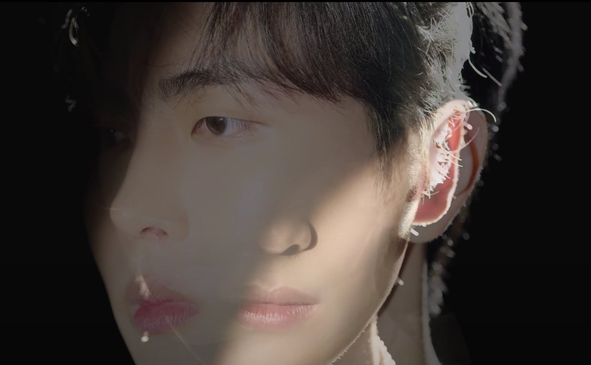 We see the eclipse again and the guys dissolve into view with their faces in partial shadow. Another metaphor of being incomplete/disconnected/divided.