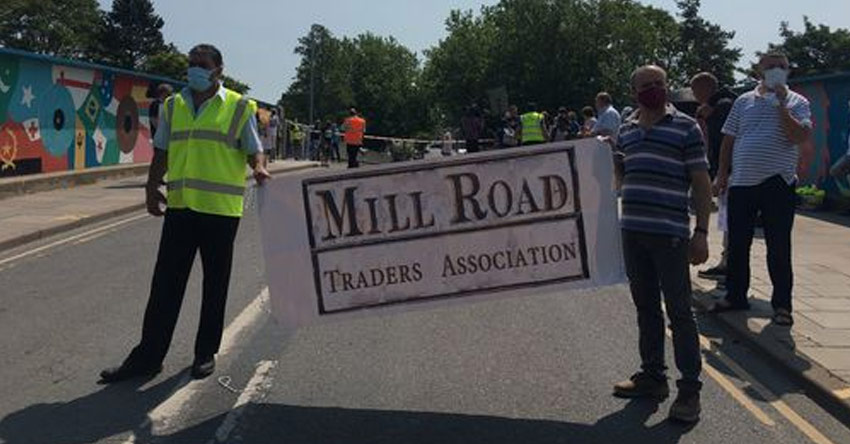 MILL ROAD PROTESTERS BLOCK BRIDGE TO ALL TRAFFIC IN CAMBRIDGE phtm.co.uk/news/2814/phtm…