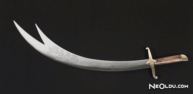 터키 드라마 위대한 세기 쾨셈에 나오는 예니체리 경비대장인 쥘피카르 파샤의 이름인 쥘피카르가 무엇인지 보니까............. 줄피카르의 터키어...