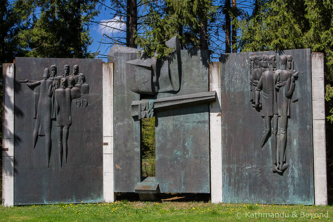SidewalkSafari's tweet photo. #Photo: Monument to the All-Union Leninist Young Communist League in Grutas Park (Druskininkai), #Lithuania #travel #sovietmonument https://t.co/ZmRyFZmclc via @KathmanduBeyond https://t.co/lXbife9N1E