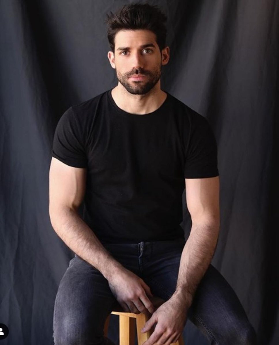 QueensUniv's tweet photo. Alumnus Antonio Sotillo is a finance major turned movie star. A few years after graduating, Antonio moved to Mexico to pursue acting. He now plays a leading role in the Mexican television series, Rosario Tijeras 3, which is available on Netflix. https://t.co/w21bsXof15