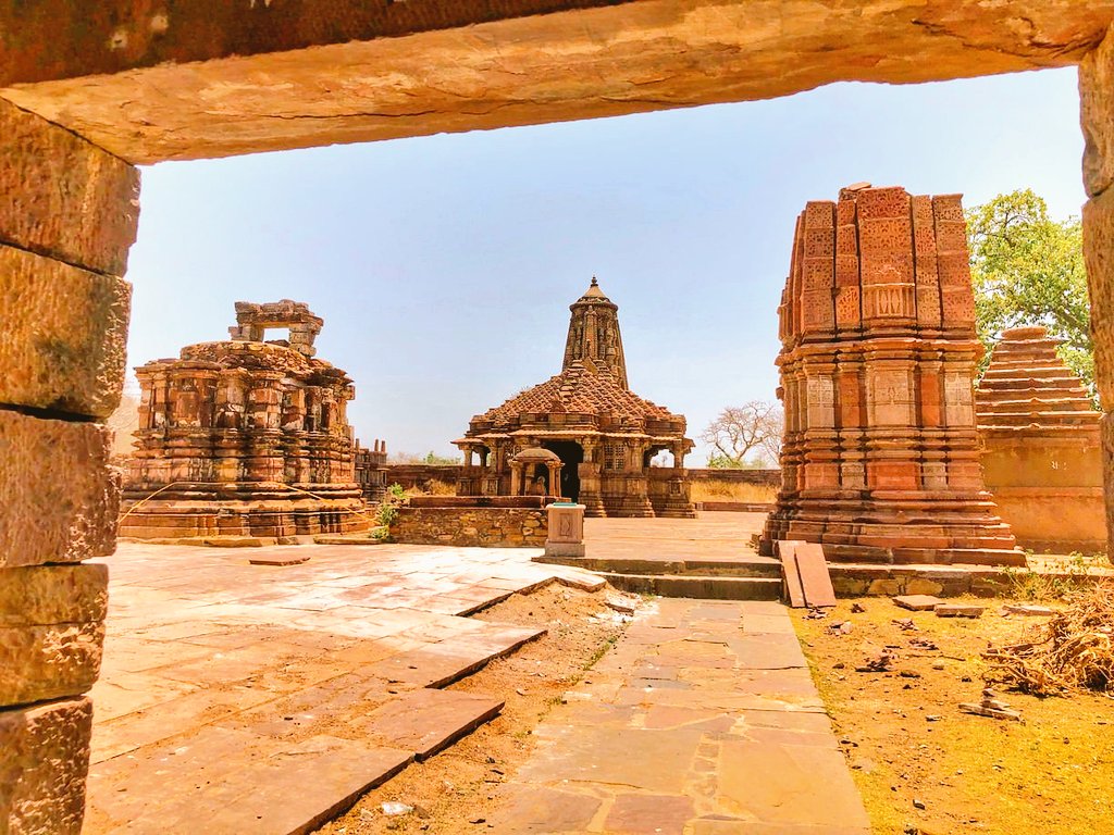 It has the Bhumija style of architecture with Panchratha ground plan and superstructure carrying strings of Angasikharas surrounded by Amalaka. A NandiMandapa also exists.(2/4)