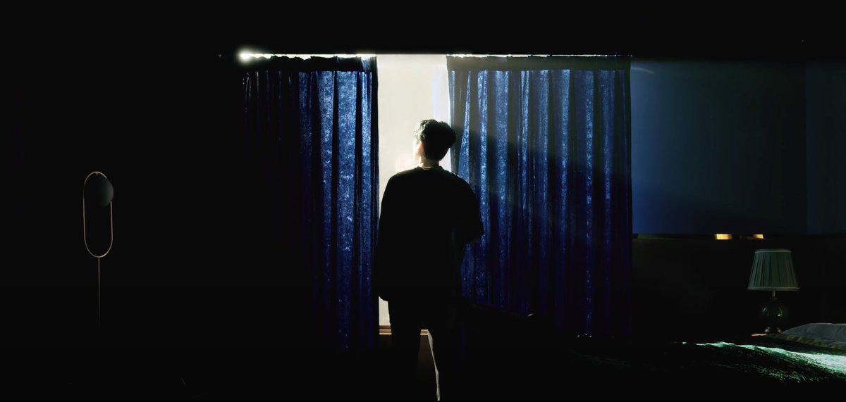 The prologue ends with Inseong alone and staring out the window. On to Good Guy trailer, where we start also with Inseong alone. The blue elements can be purely aesthetic to connect the mvs. Inseong as point can be cos he's the oldest? Or the glue that holds them together?