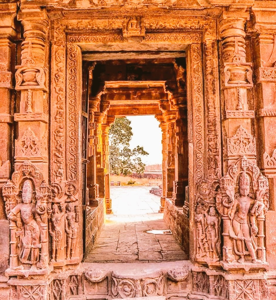 The entrance is embellished with a seated lion and number of guardian deities on the wall panels. Several carved images of Ganesha, Bhairav, Shiva and Parvati grace the complex.(3/4) @ReclaimTemples