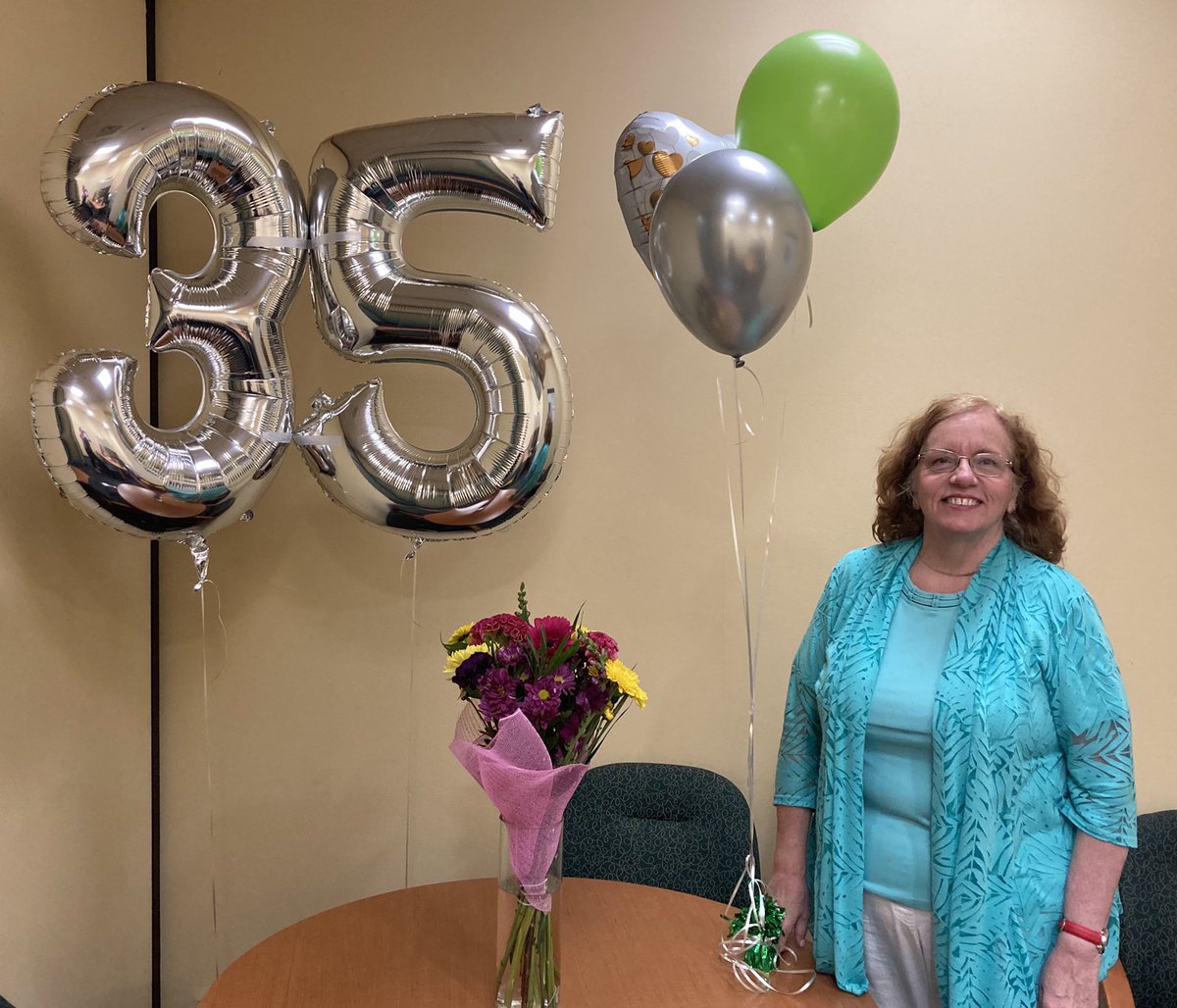 AmberWarrenTD's tweet photo. Proud to be celebrating Joanne’s 35th anniversary with TD at branch 2606 (Her second home branch next to The Castle, branch 2512!) @AIacobelli_TD @prudencecorbet7 @Kat2walters #anniversary #TD #proud https://t.co/iSg0GikJ5H
