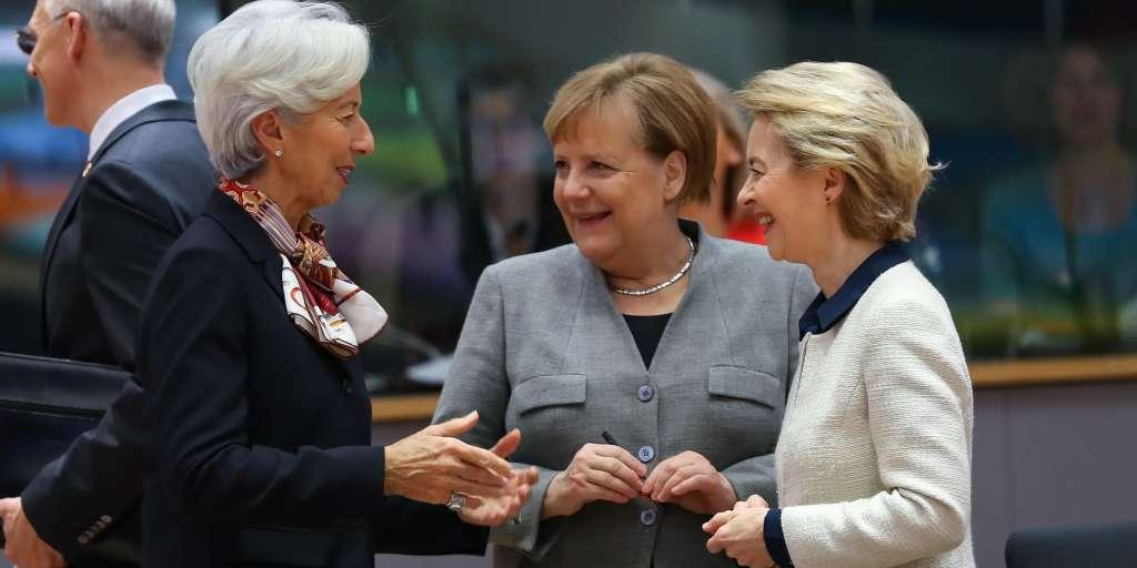 Le_NouvelObs's tweet photo. Christine Lagarde, Angela Merkel, Ursula Von der Leyen : trois femmes pour relancer l’Europe https://t.co/oo1ehXPdJS https://t.co/Et9zyEV6JU