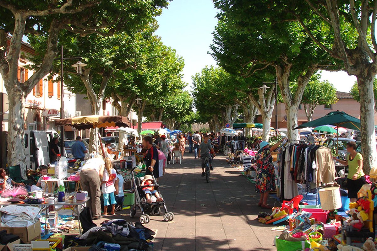 Que les passionnés de chine et de brocante se réjouissent ! <a href="/MetzExpoEvent/">Metz Expo Evénements</a> a obtenu l’autorisation de la Préfecture de Moselle de redémarrer ses marchés aux puces traditionnels, dès le samedi 4 juillet, en plein air.
Plus d'infos ici 👇
metztoday.fr/reprise-des-ma…