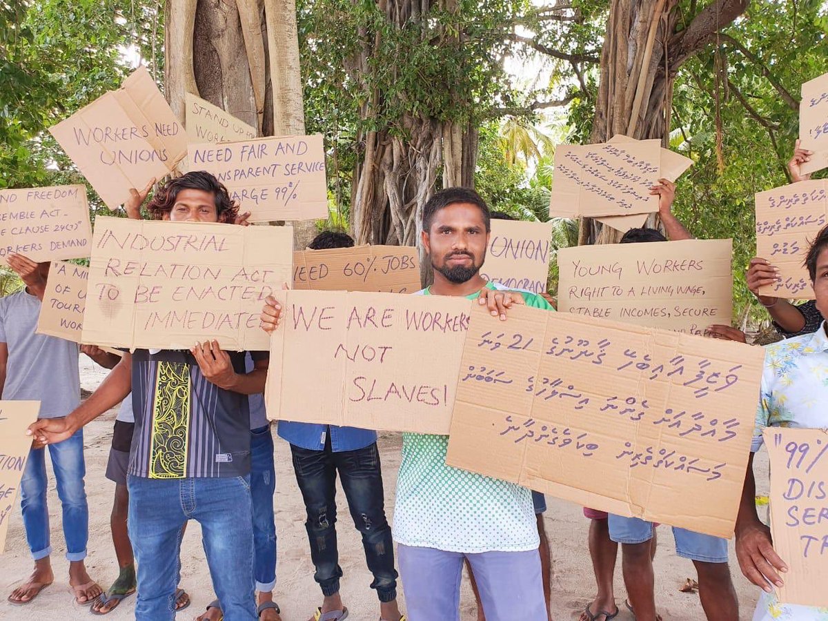 TEAMmaldives's tweet photo. ވަޒީފާގެ ގާނޫނައް ހުށަހަޅާފައިވާ އިސްލާހުތަކުން މަސައްކަތްތެރިން ހިތުހުރިގޮތަކަށް ވަޒީފާއިން ވަކިކުރެވޭ ގޮތަށް އަދި ސާވިސްޗާޖުން މެނޭޖެމަންޓު ބޭނުންވީމާ ކެނޑޭގޮތަށް، ޕުރޮބޭޝަން މުއްދަތު ދިގުކޮށް، އެމް ސީ، މަޖުބޫރު ކުރުމާ ދެކޮޅައް ހަނިމާދޫމަސައްކަތްތެރިން ކުރިޔަށްގެންދާ އިހުތިޖާޖް https://t.co/ccQnq3KDcX