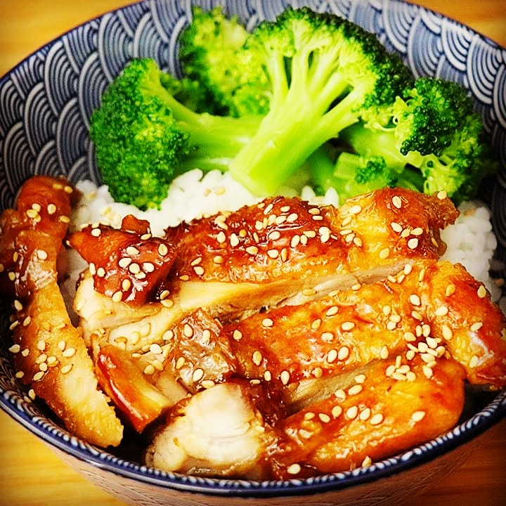 Cocinero_Diario's tweet photo. ❤️❤️❤️NUEVA RECETA❤️❤️❤️
.
!!!PINCHA AQUÍ!!! https://t.co/LJYiOQMC3M
y disfruta ya de esta deliciosa receta😉😉😉
.
.
.
#teiyaki #pollo #comidajaponesa #comidasimples #comidas #comidarica #comidadeliciosa #recetasfaciles #recetascaseras #recetasdecocina #cocinacasera #cocinar https://t.co/T4Ad0zHlEr