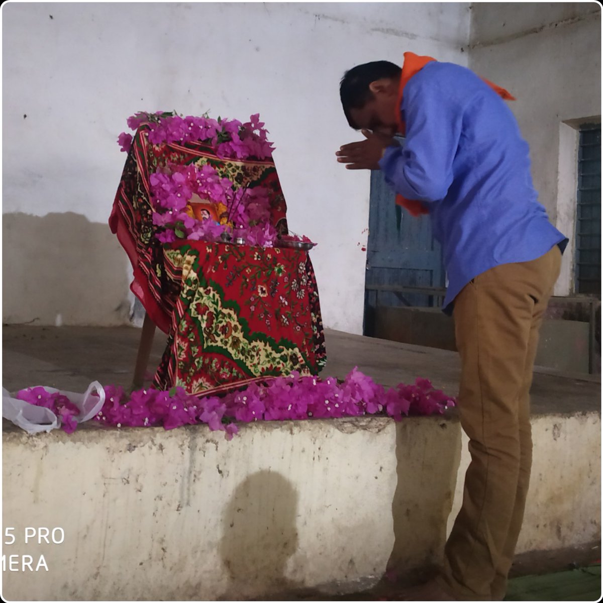 JaynarayanGup20's tweet photo. आज परम आदरणीय हमारे मार्गदर्शक विभाग प्रचारक स्व.श्री अजय पाटीदार जी की श्रधांजली सभा में श्रद्धा सुमन अर्पित कर उनकी आत्मा की शांति एवं प्रभु उन्हें अपने श्री चरणों में स्थान दे ऐसी प्रार्थना की ।
ॐ शांति ॐ https://t.co/VqLFn3lg8Z