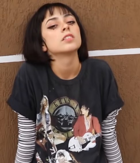 dankmeme_diver's tweet photo. If a gorl looks like this, chances are she’s either into metal or billie eilish. https://t.co/6ML3wbBJIc