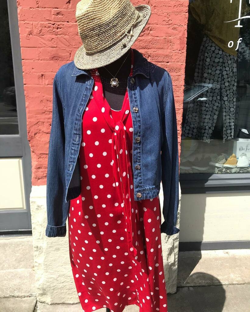 tidesanacortes's tweet photo. This dress has me singing “Pretty Woman🎼🎼...” Stuck in your head now?😘 She is sleeveless and fun! #tidesofanacortes #summerfashion #tribalclothing #ootdinspiration #getdressedwithtides #boutiqueshopping https://t.co/VxhOae8WMl