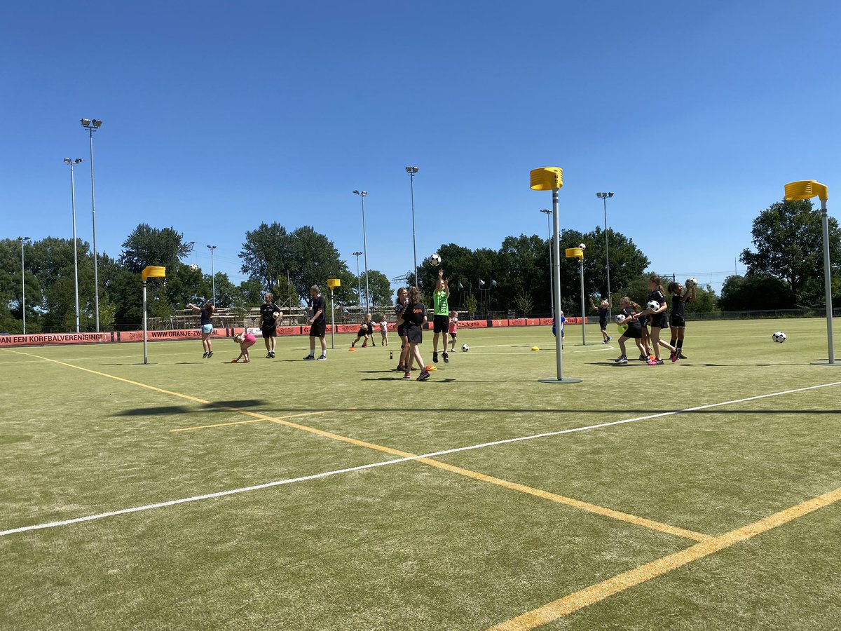 Wederom een daverend succes! Vriendjes- en vriendinnetjestraining op de <a href="/MarslandenSport/">Sportpark Marslanden</a> #korfbal #zwolle