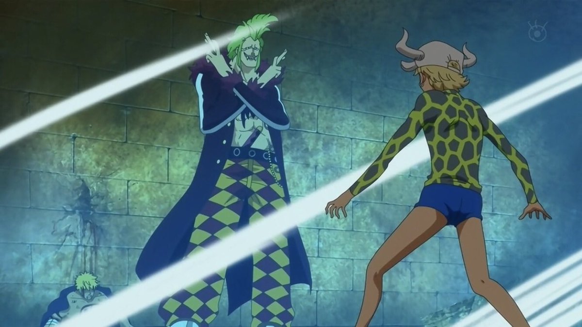  - Arc Dressrosa - 16/46Les anciens perdants de l’arène se sont fait berner par Doflamingo et sont enfermés dans les sous sols de l’île avec l’ancien roi Riku.Bartolomeo sauve Bellamy de l’exécution ordonnée par Joker tandis que Le bateau de Big mom poursuit le Sunny :