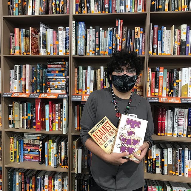 2ndandcharles's tweet image. Happy #2ForU Wednesday! All clearance books are BUY 1, GET 1 FREE at your local #2ndandCharles every Wednesday.