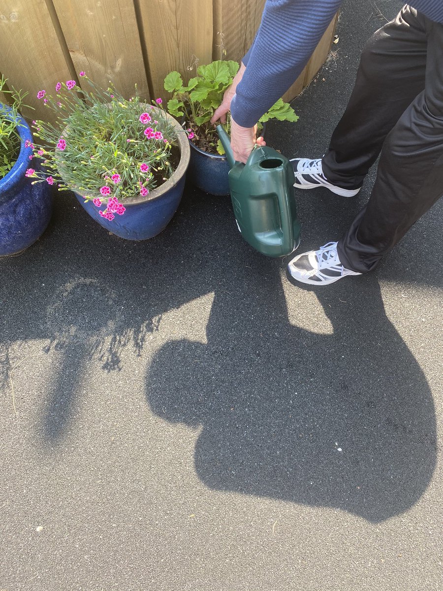 AmberWardNotts's tweet photo. Amber ward patients have been making the most of the hottest day of the year 😎☀️ #amberward #nottshc #nhs #millbrook https://t.co/6KeamEAjHc