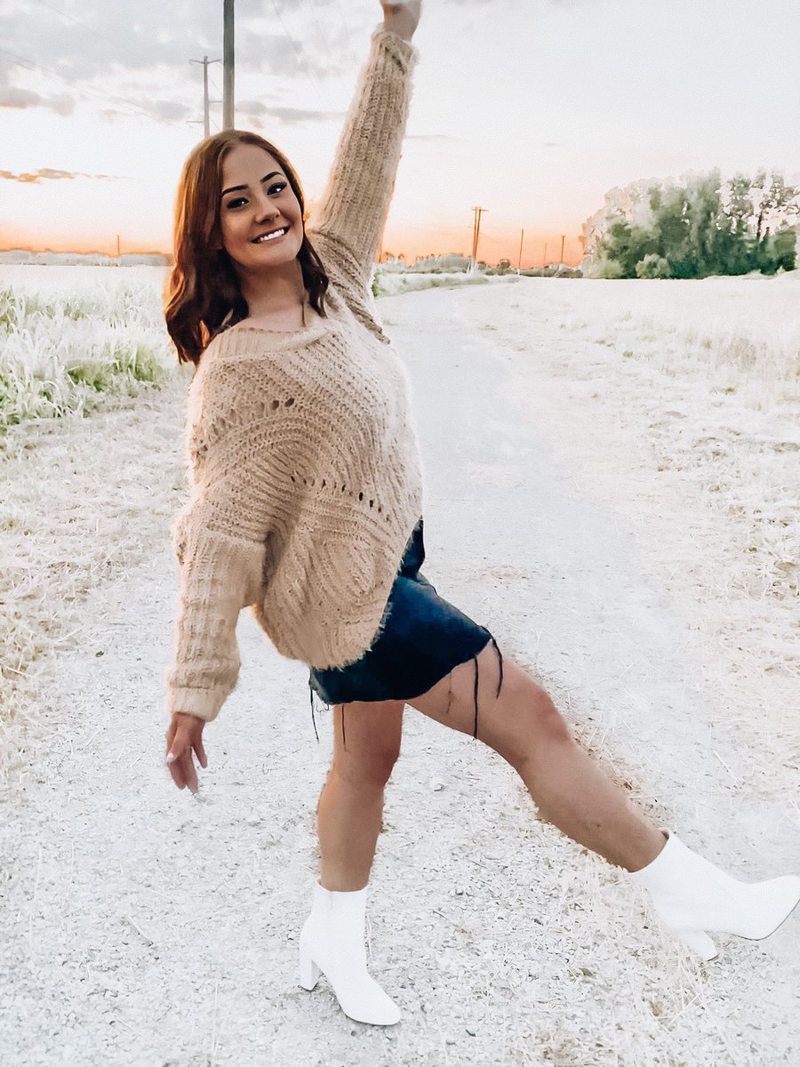 mostatedz's tweet photo. #whyDZwednesday โAll of the girls are so unique, have such a good vibe to them, and are so easy to talk to. There is such diversity of personality in Delta Zeta and it is one of my favorite things about it!โ -Maddy Strahm Fall โ19 https://t.co/Rr5mSI3j4Y