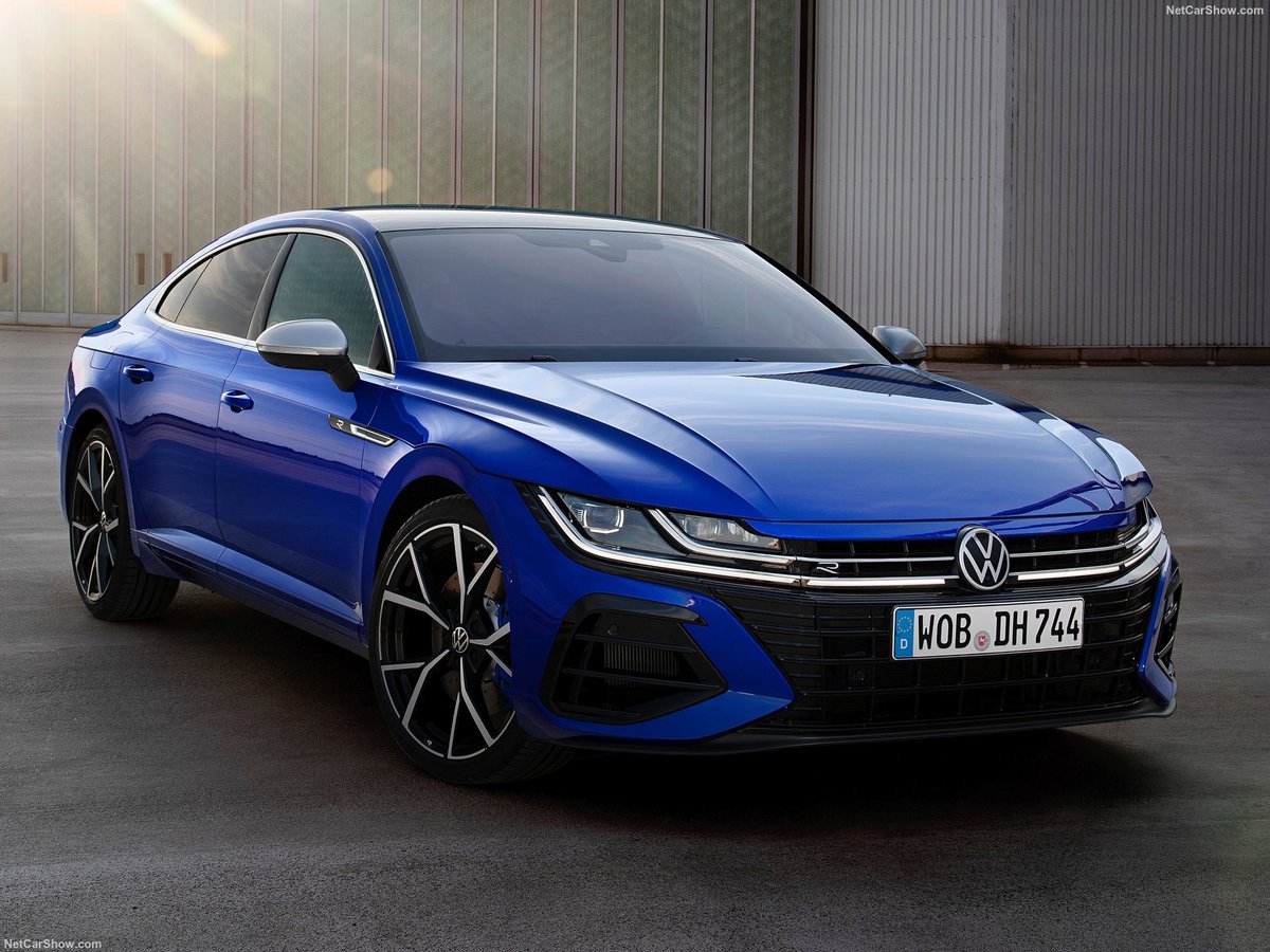 InfoAutoAr's tweet photo. #PorElMundo #Volkswagen develó la actualización de su berlina de representación #Arteon, que presenta la variante familiar Shooting Brake y la deportiva "R". ¿Qué les parece? ¿Les gusta los cambios que tuvo el sedán? @vwargentina #INFOAUTO #IAautos En breve el informe! https://t.co/g2SG2H8KWj