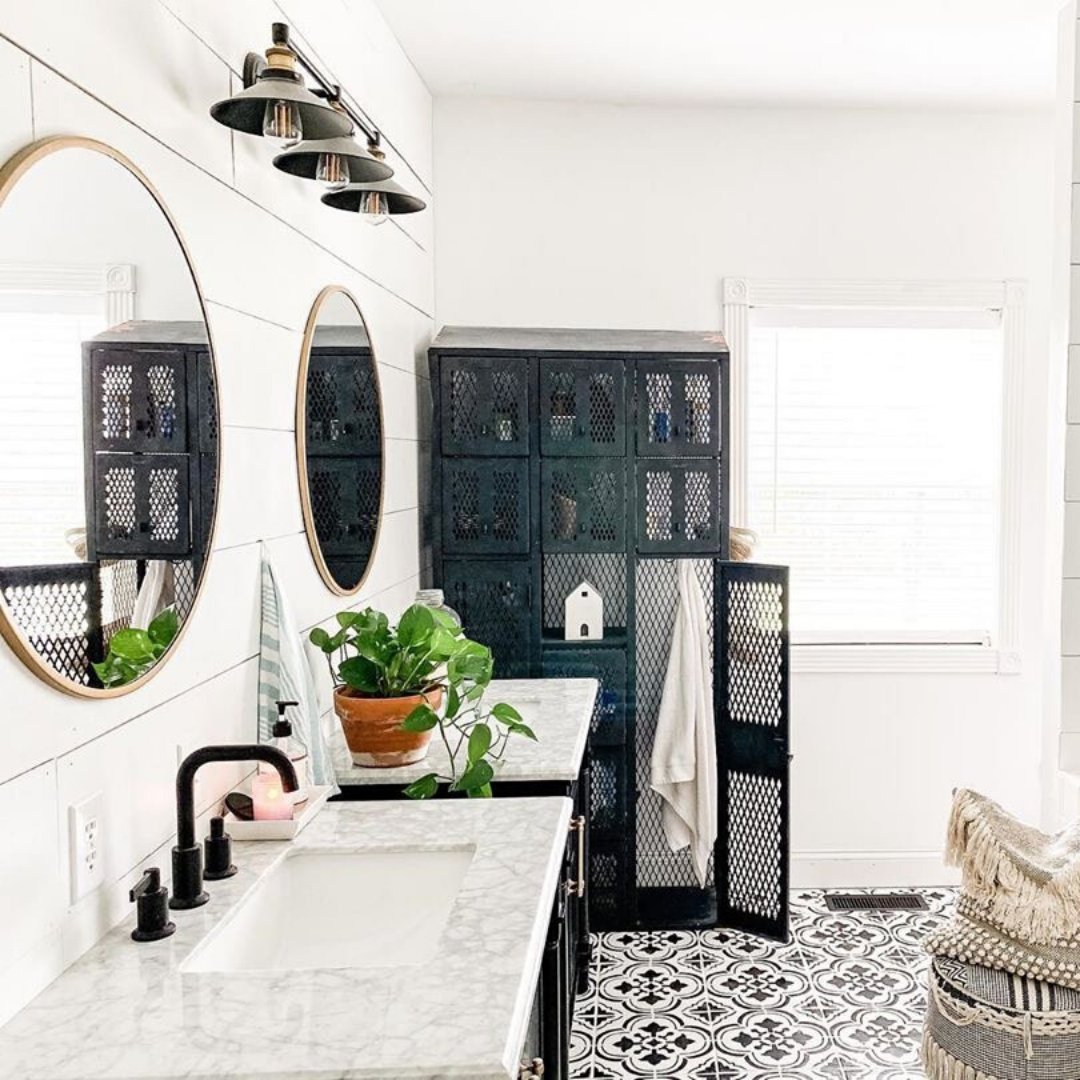 EdSellsThe6ix's tweet photo. Check out this cool bathroom! #Patternedfloortiles are a great feature in any room where there isn’t a lot going on. This white & black bathroom is perfect for #largefamilies who need to #sharethespace. #Repost @interiorswag #interiordesign #doublevanity #luxurybathrooms #edabdou https://t.co/c1klu4caDi