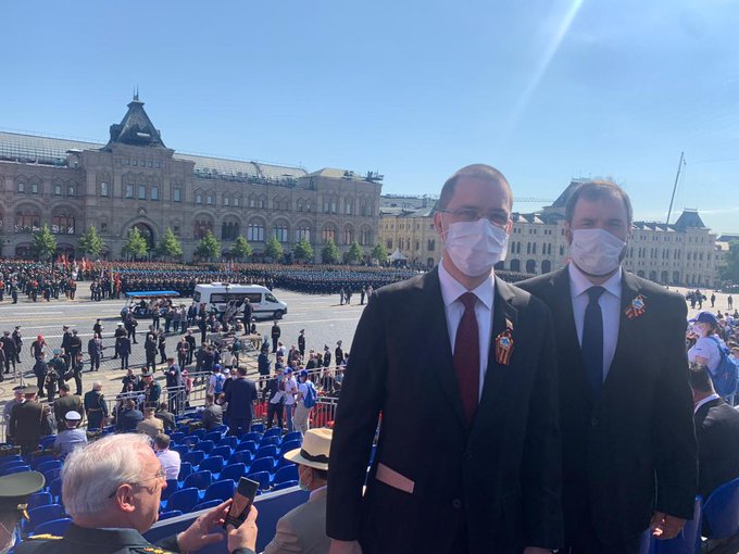 monagas_GNB51's tweet photo. Venezuela, en la figura del ministro del Poder Popular para Relaciones Exteriores de Venezuela, Jorge Arreaza, asiste a gran desfile militar en la Plaza Roja de Moscú para celebrar el Día de la Victoria rusa.

➡️ https://t.co/4Dk5SxpAi1

#24Jun
#FANB
#CaraboboEsVictoriaPatria https://t.co/5IFimKJYEJ
