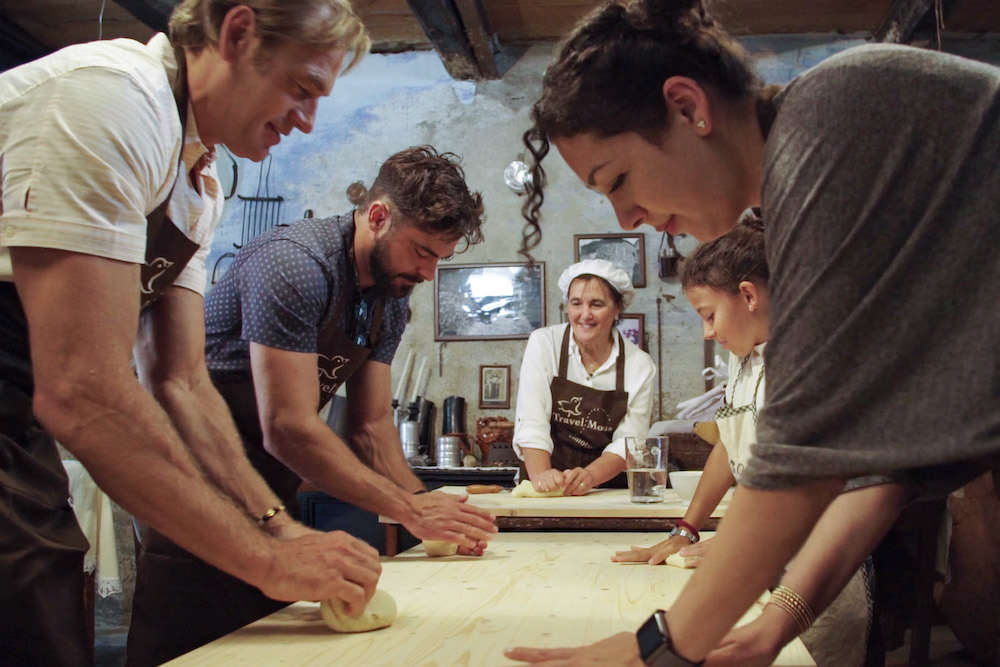 netflixqueue's tweet photo. Down to Earth with Zac Efron premieres July 10 and follows the actor around the world as he searches for healthy, sustainable ways to live — FIRST LOOK: https://t.co/KZ6jD8knGL